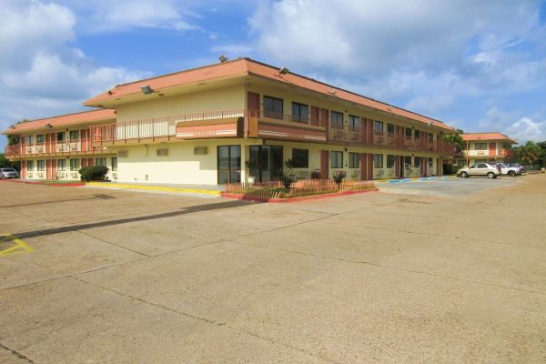RODEWAY INN AND SUITES LAKE CHARLES (Lake Charles)
